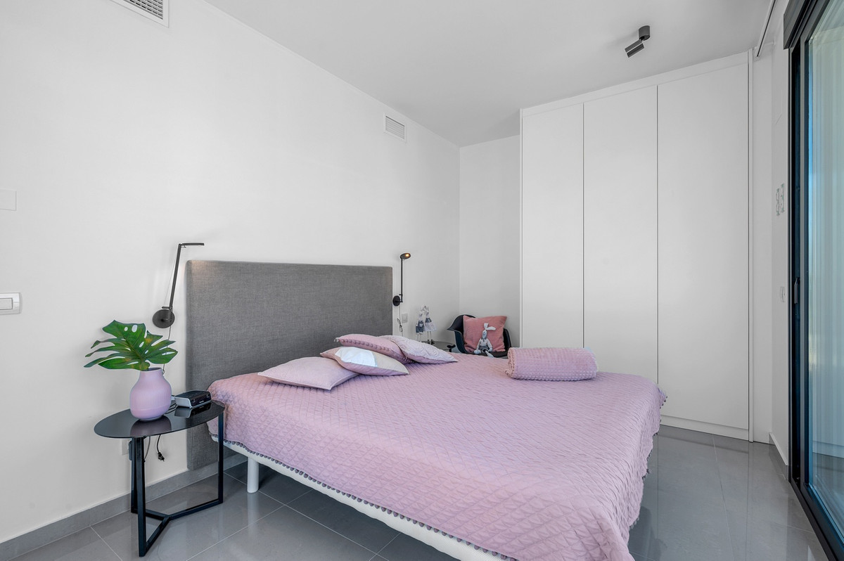 ShowFeedImage House – Detached Villa in Guardamar del Segura