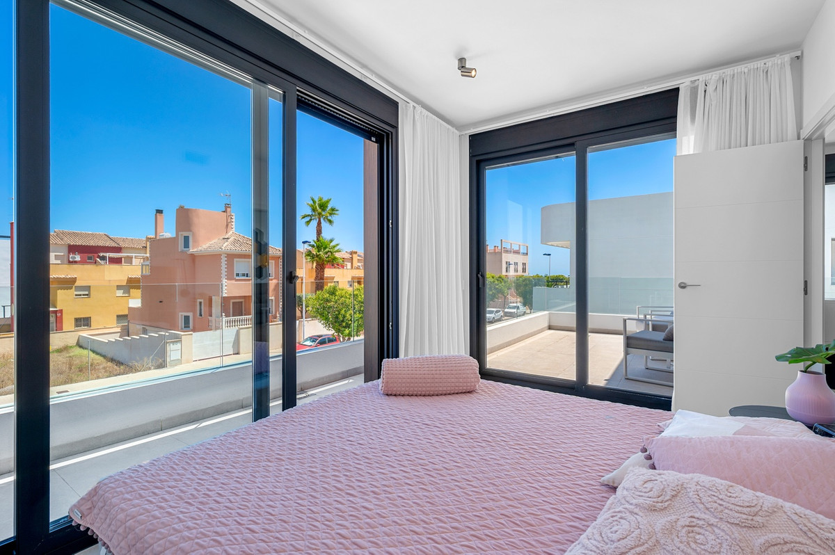 ShowFeedImage House – Detached Villa in Guardamar del Segura