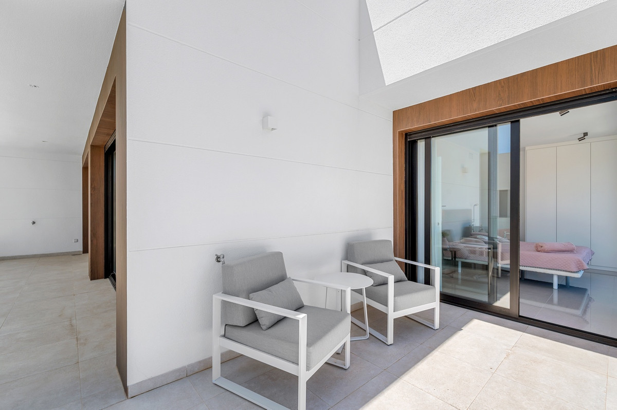 ShowFeedImage House – Detached Villa in Guardamar del Segura