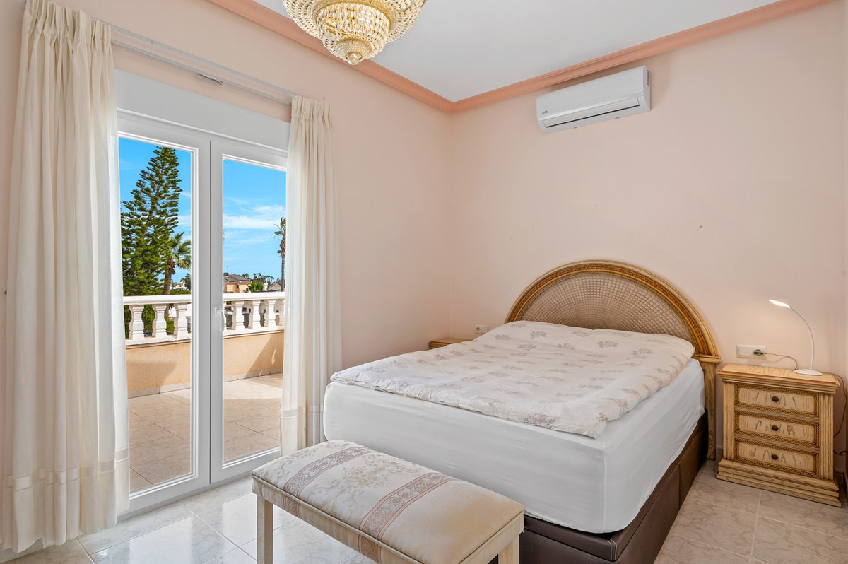 House – Detached Villa in Rojales