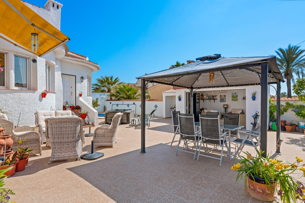 House – Detached Villa in Rojales