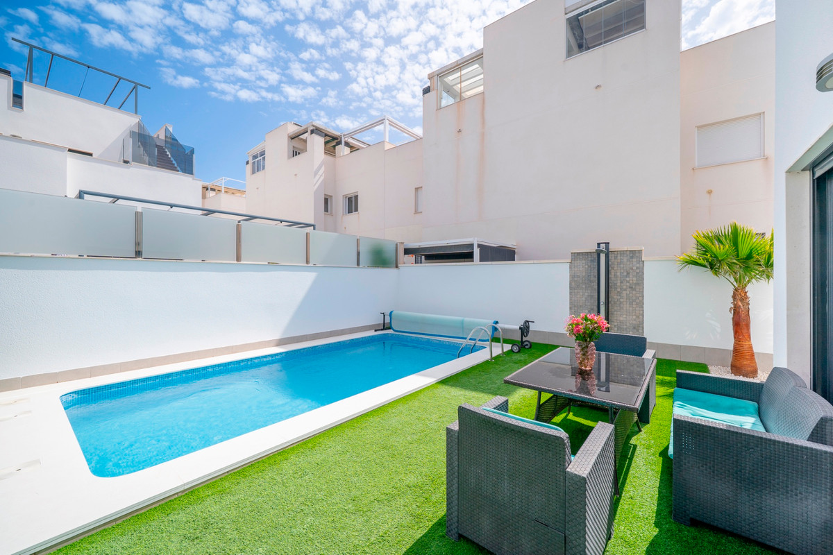 ShowFeedImage House – Detached Villa in Torrevieja