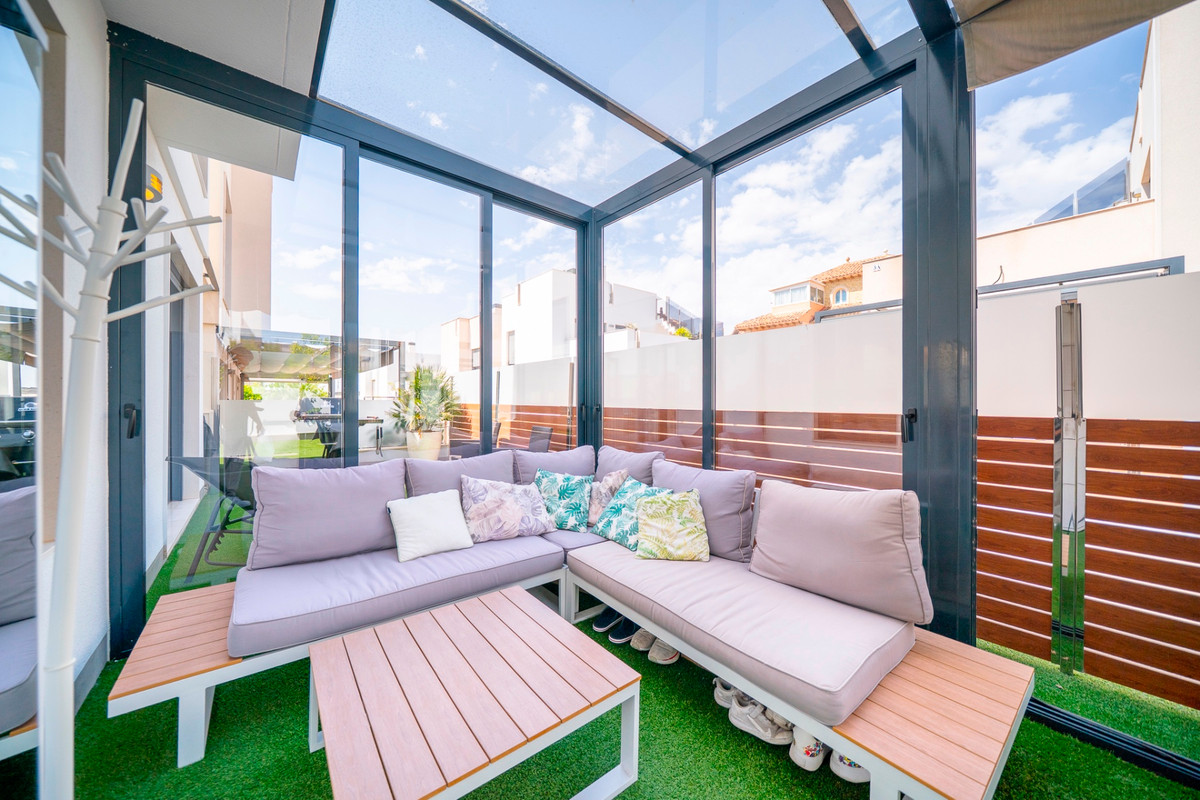 ShowFeedImage House – Detached Villa in Torrevieja
