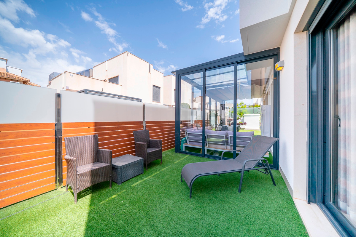 ShowFeedImage House – Detached Villa in Torrevieja