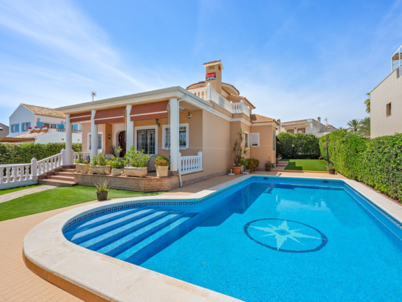 House – Detached Villa in Torrevieja