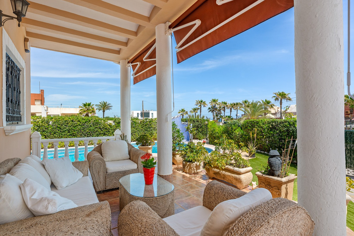 House – Detached Villa in Torrevieja