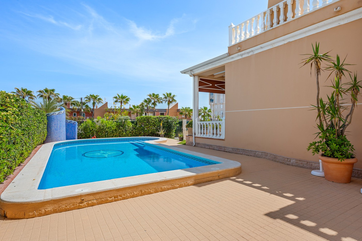 House – Detached Villa in Torrevieja