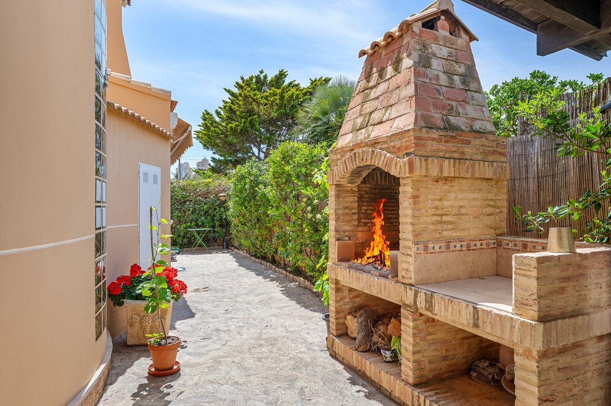 House – Detached Villa in Torrevieja