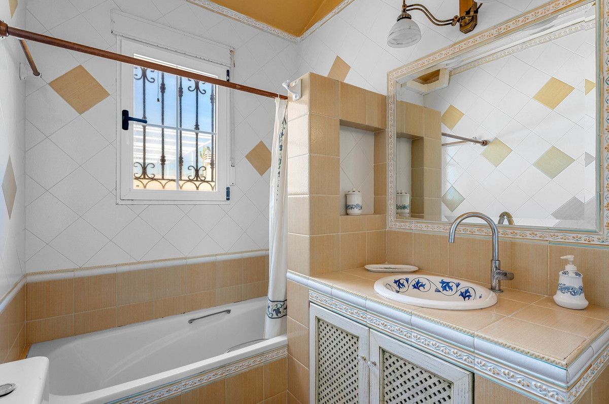 House – Detached Villa in Torrevieja