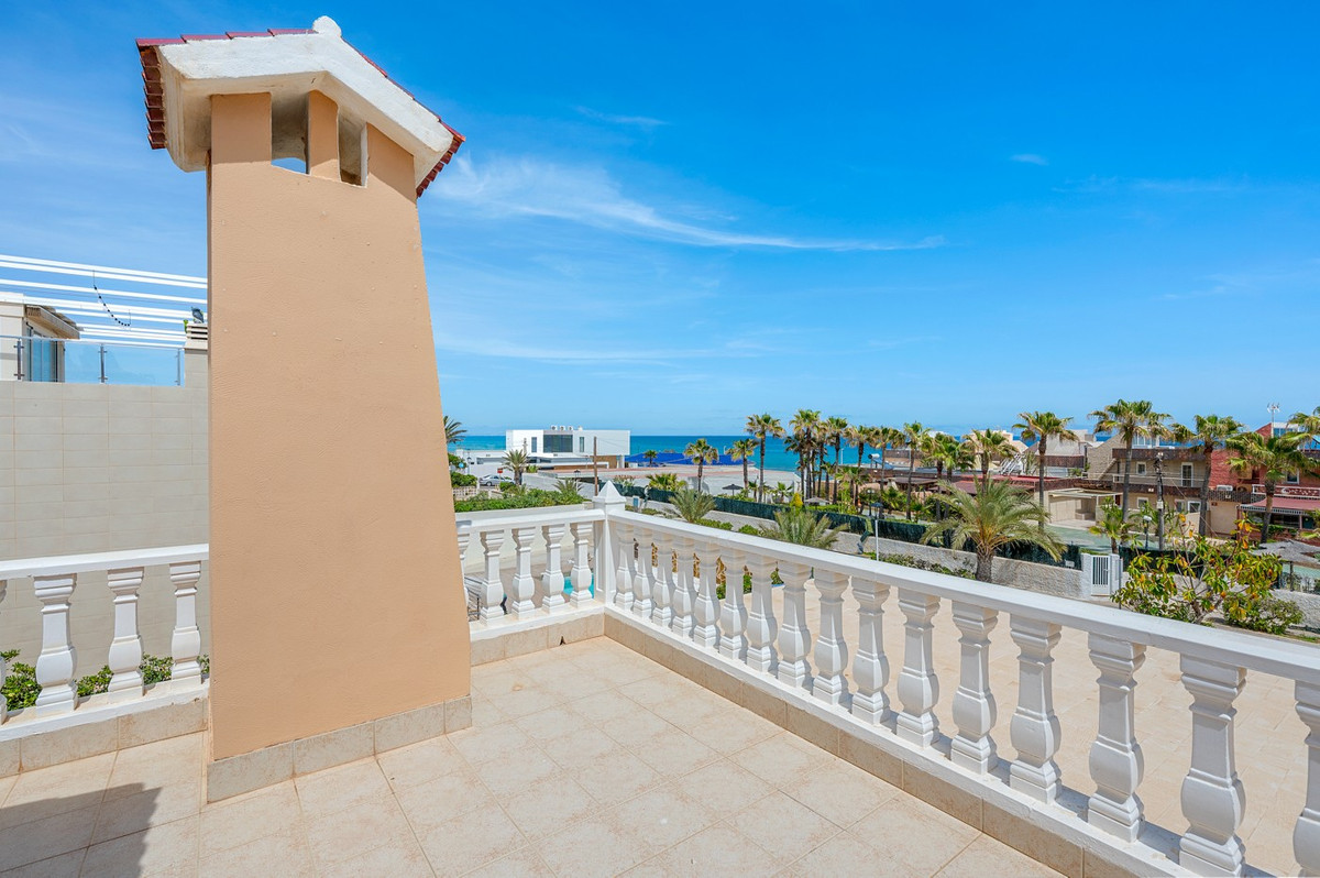 House – Detached Villa in Torrevieja