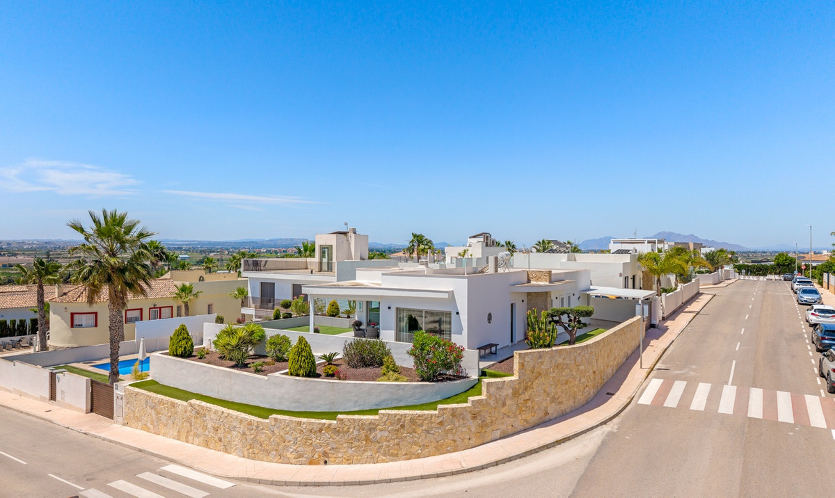 ShowFeedImage House – Detached Villa in San Fulgencio