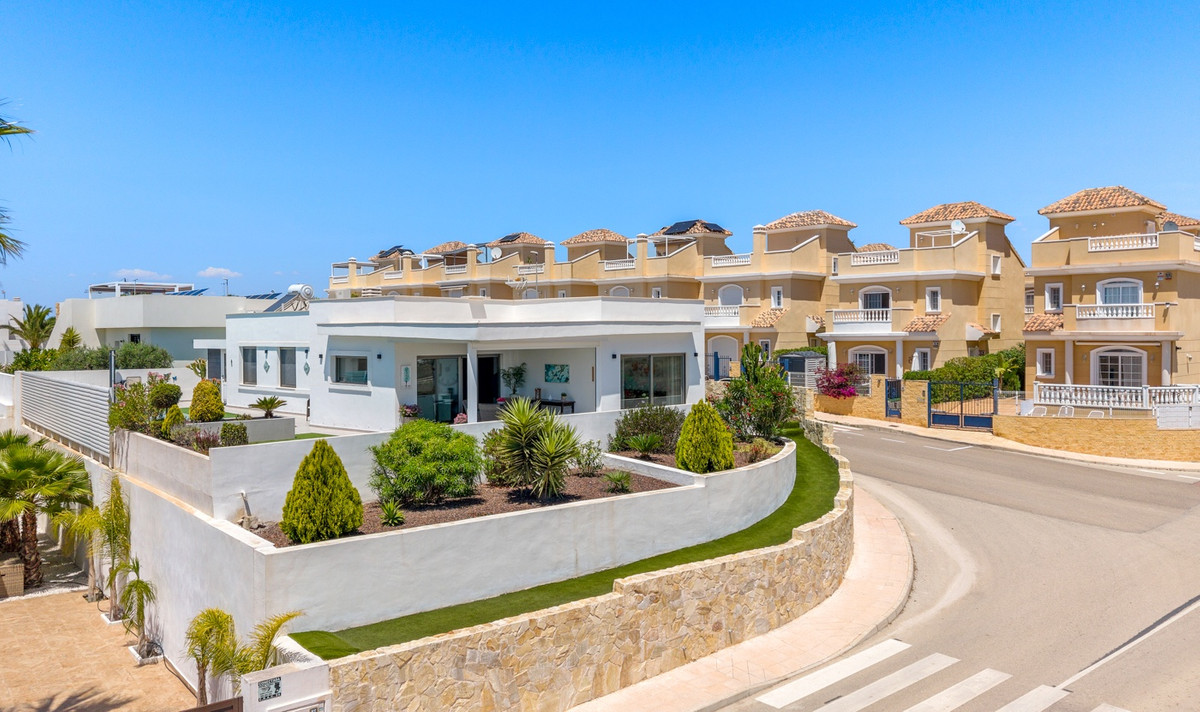 ShowFeedImage House – Detached Villa in San Fulgencio