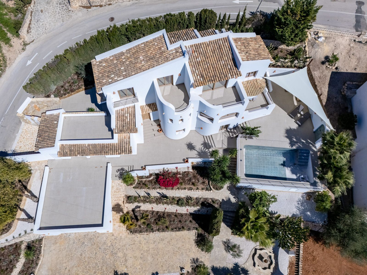 ShowFeedImage House – Detached Villa in Altea