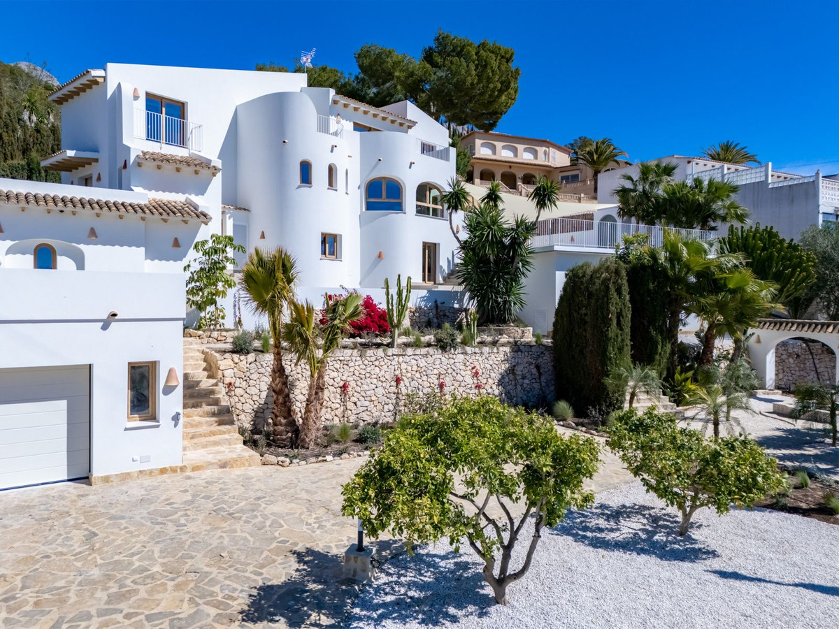 ShowFeedImage House – Detached Villa in Altea