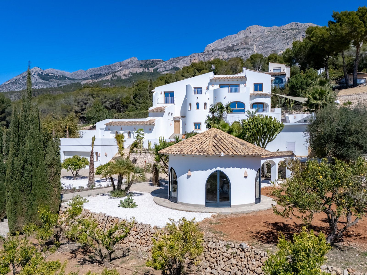 ShowFeedImage House – Detached Villa in Altea