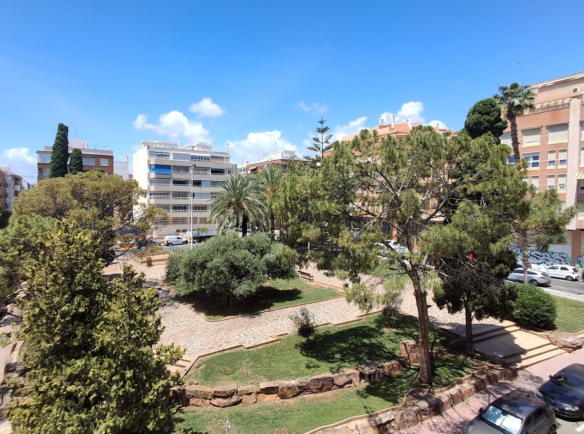 Apartment – Middle Floor Apartment in Torrevieja