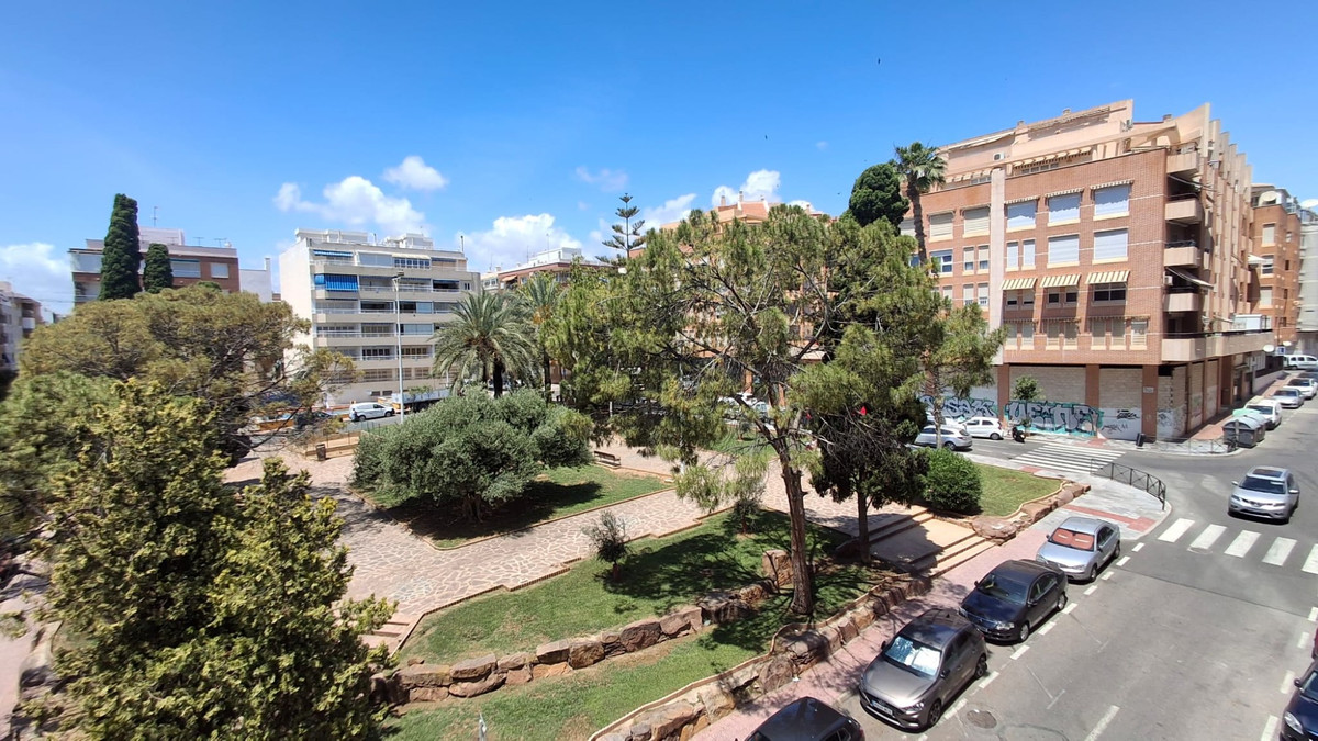 Apartment – Middle Floor Apartment in Torrevieja