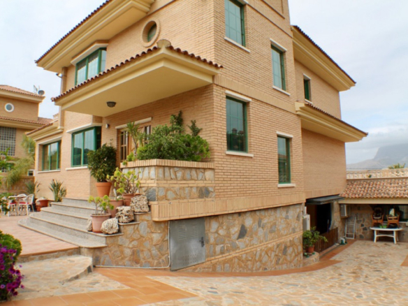 House – Detached Villa in Benidorm