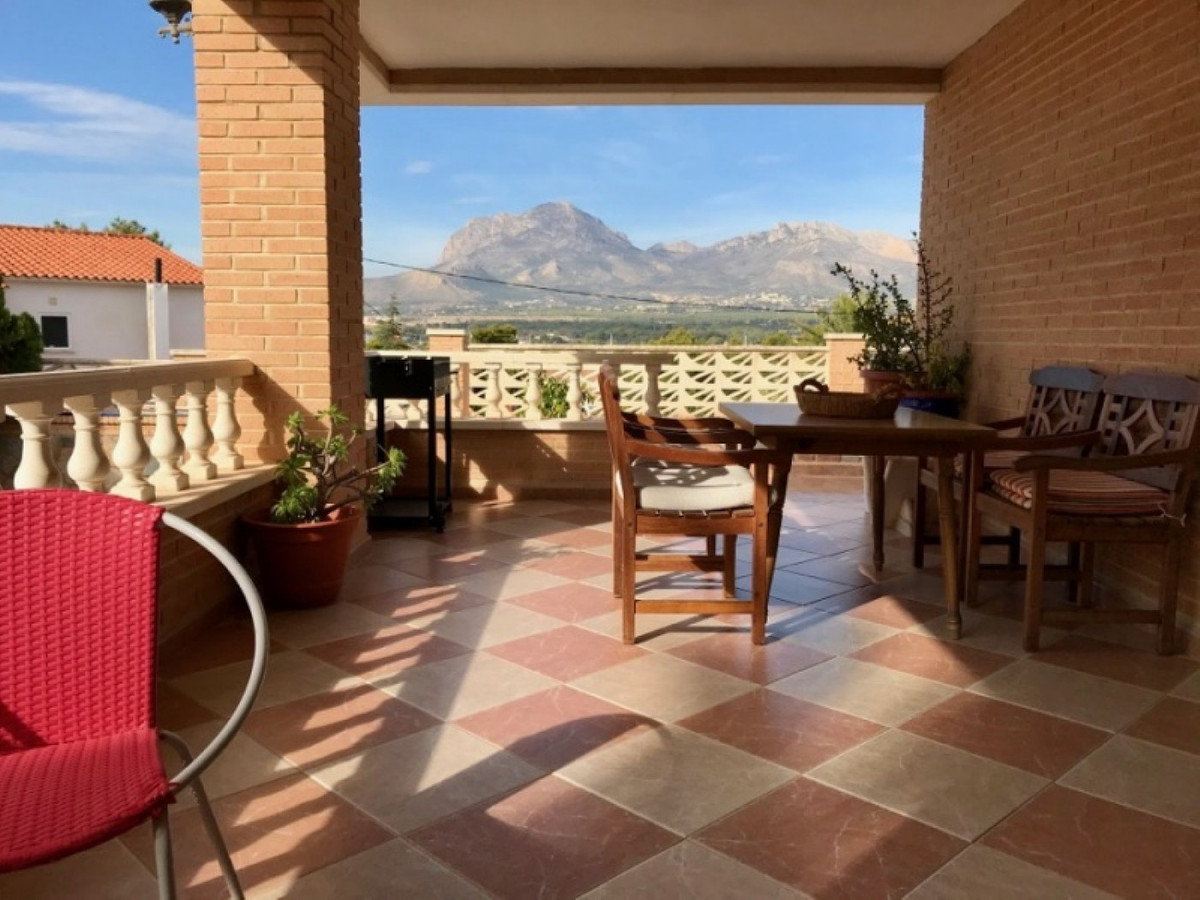 House – Detached Villa in Benidorm
