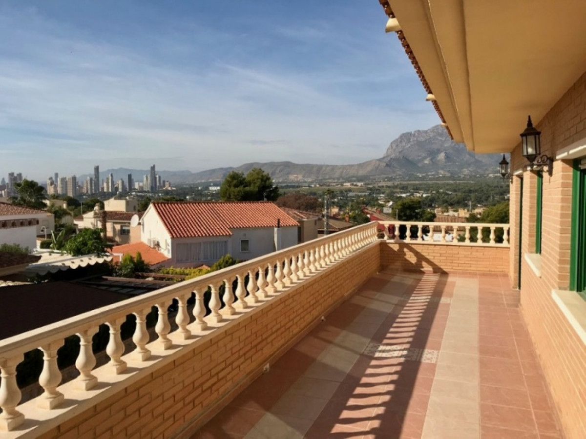 House – Detached Villa in Benidorm