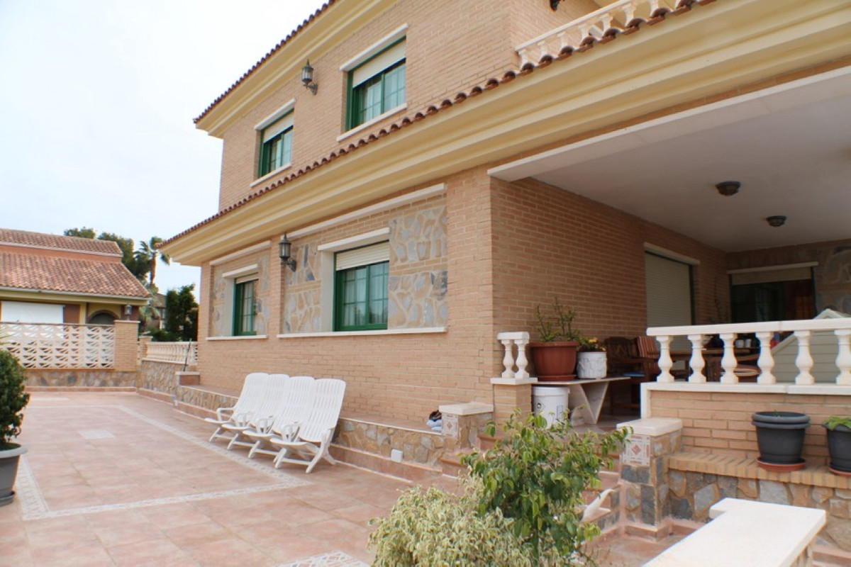 House – Detached Villa in Benidorm