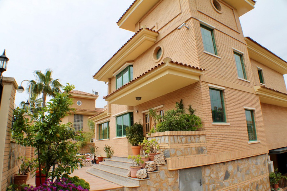 House – Detached Villa in Benidorm