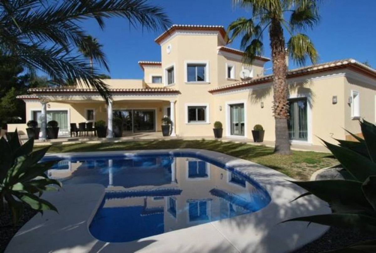 ShowFeedImage House – Detached Villa in Alicante