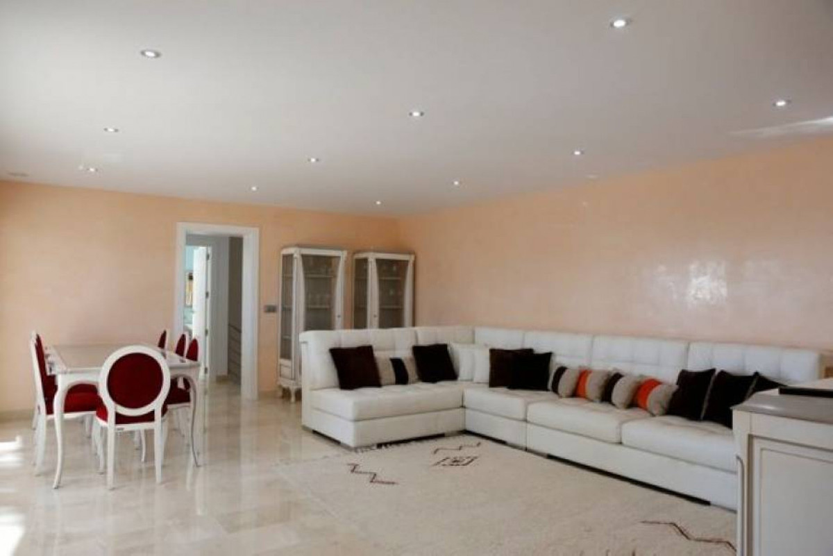 ShowFeedImage House – Detached Villa in Alicante