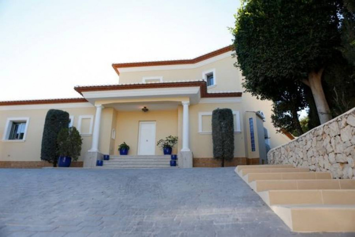 ShowFeedImage House – Detached Villa in Alicante