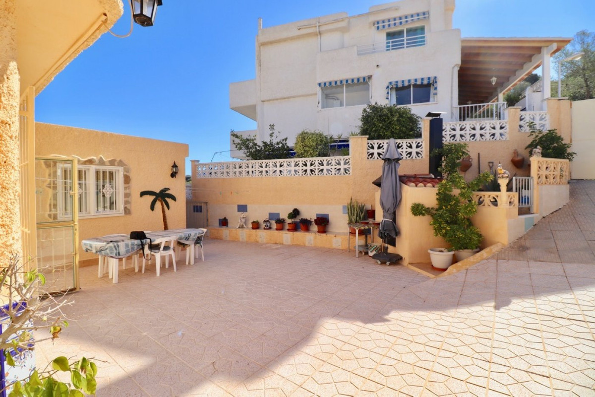 ShowFeedImage House – Detached Villa in Benidorm