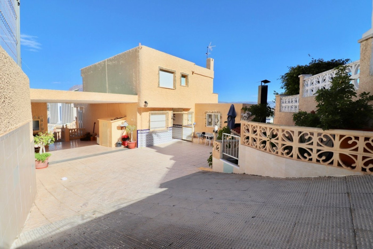 ShowFeedImage House – Detached Villa in Benidorm