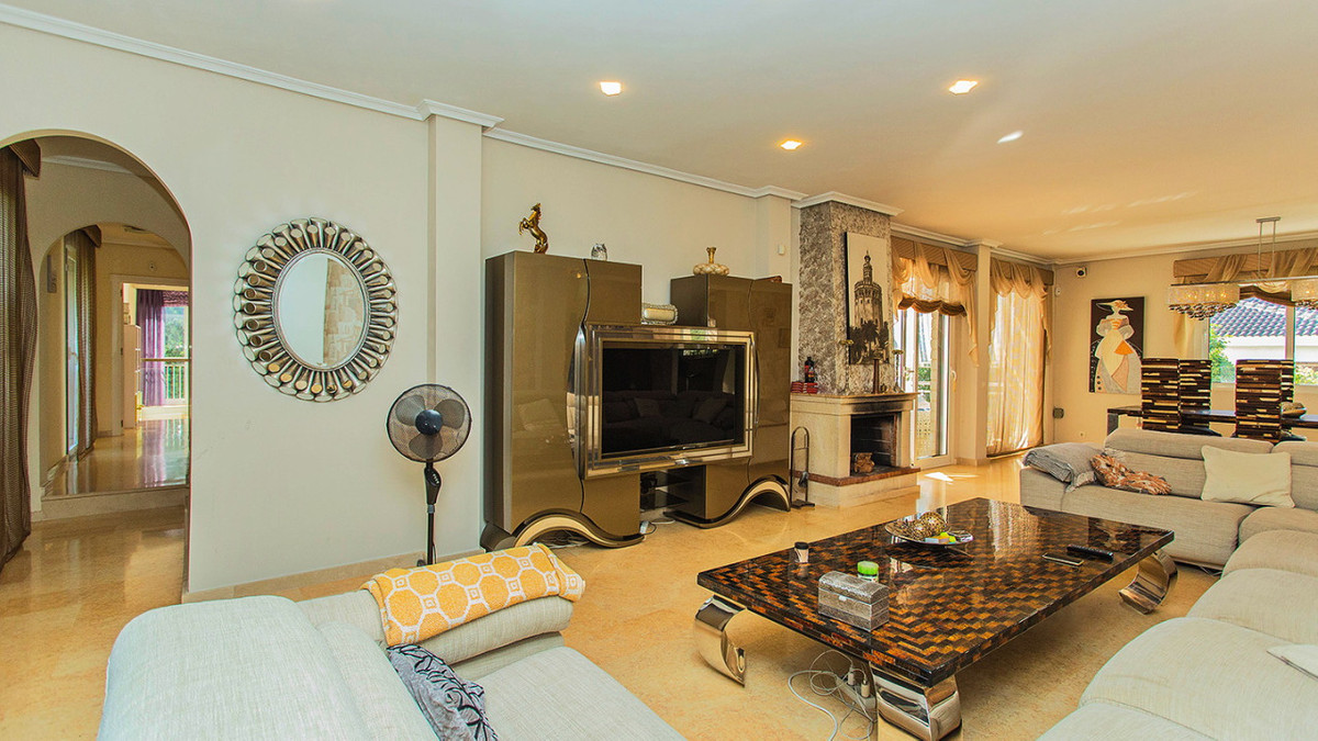 House – Detached Villa in Torrevieja