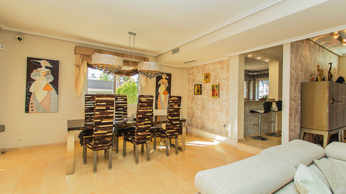 House – Detached Villa in Torrevieja