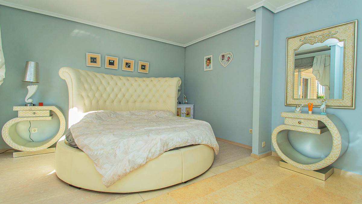 House – Detached Villa in Torrevieja