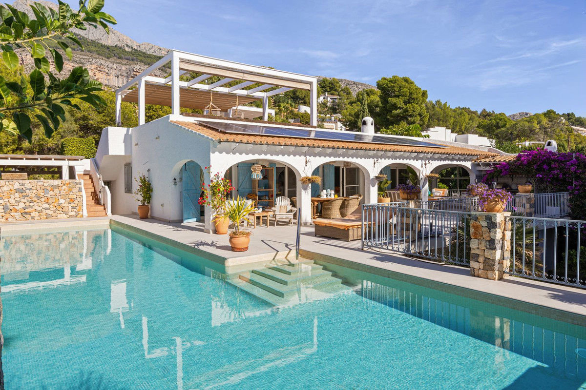 ShowFeedImage House – Detached Villa in Altea