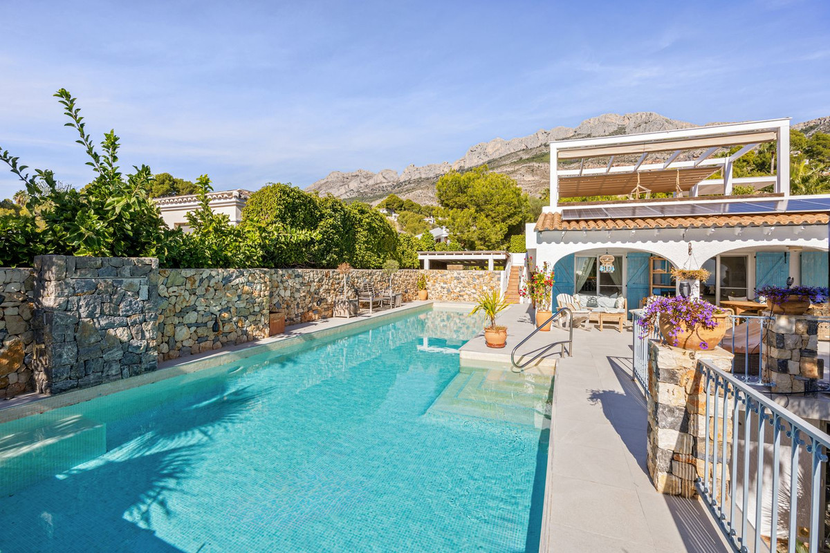 ShowFeedImage House – Detached Villa in Altea