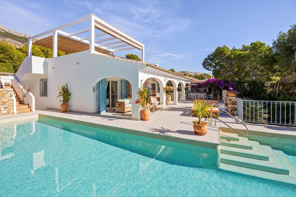 ShowFeedImage House – Detached Villa in Altea