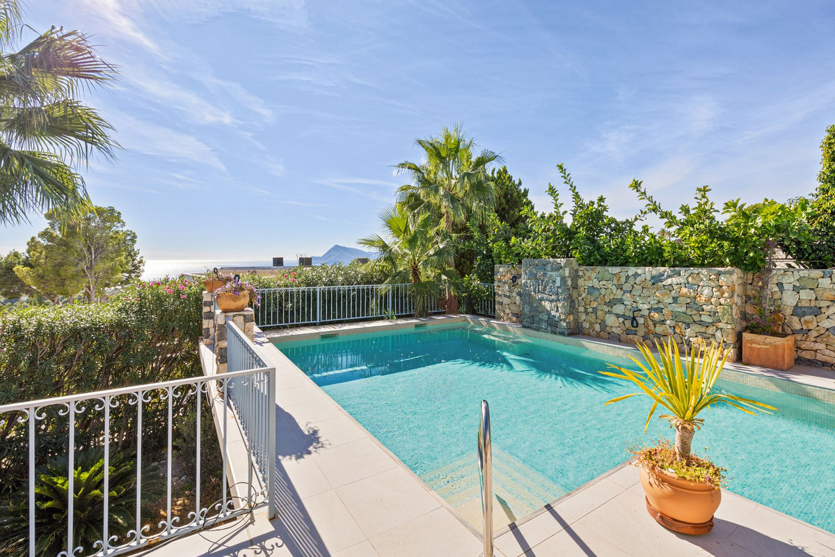 ShowFeedImage House – Detached Villa in Altea