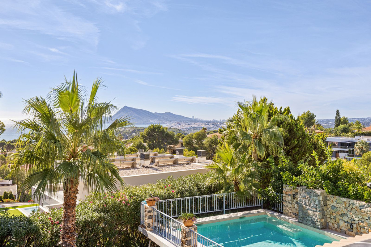 ShowFeedImage House – Detached Villa in Altea