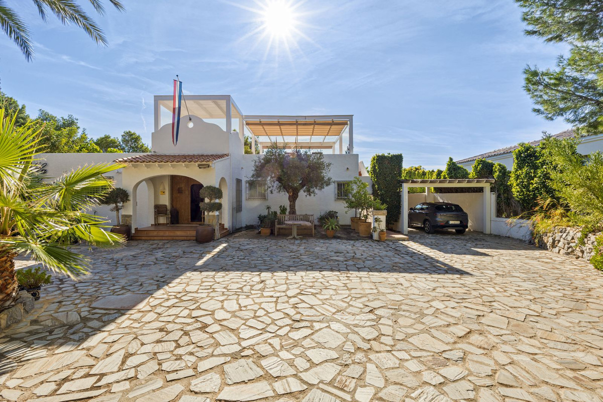 ShowFeedImage House – Detached Villa in Altea