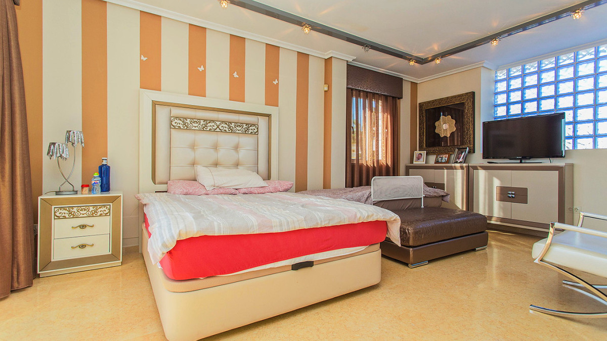 House – Detached Villa in Torrevieja