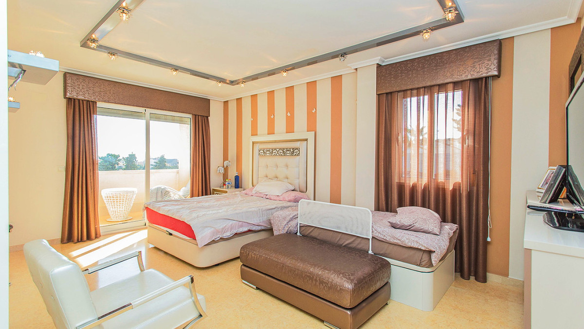 House – Detached Villa in Torrevieja