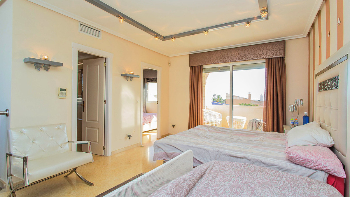 House – Detached Villa in Torrevieja
