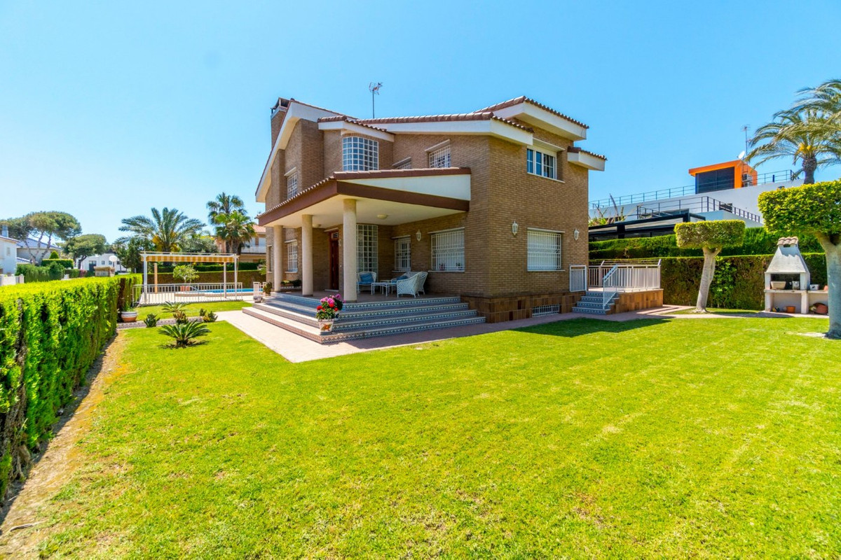 ShowFeedImage House – Detached Villa in Torrevieja