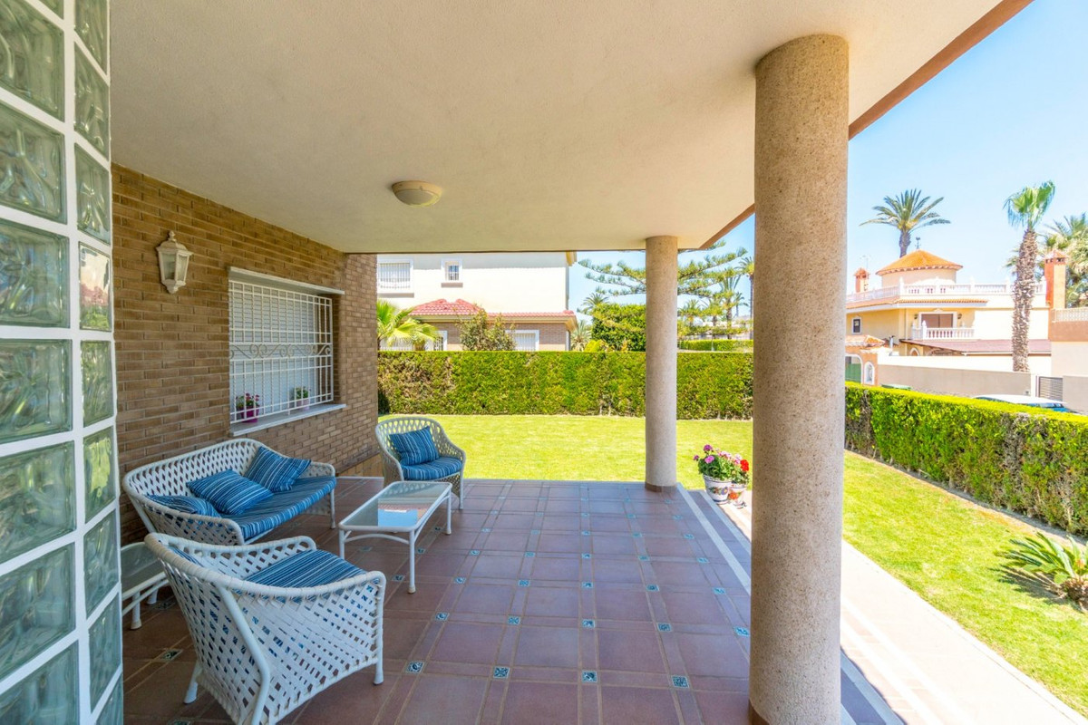 ShowFeedImage House – Detached Villa in Torrevieja
