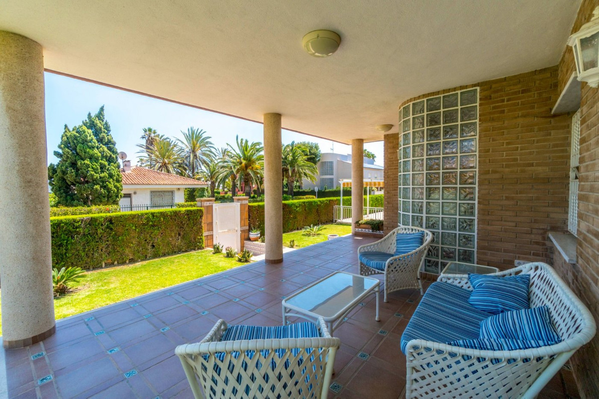ShowFeedImage House – Detached Villa in Torrevieja