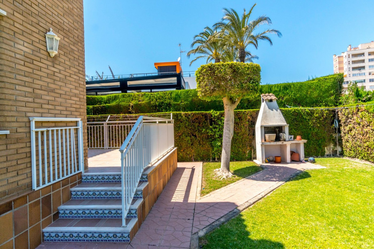ShowFeedImage House – Detached Villa in Torrevieja