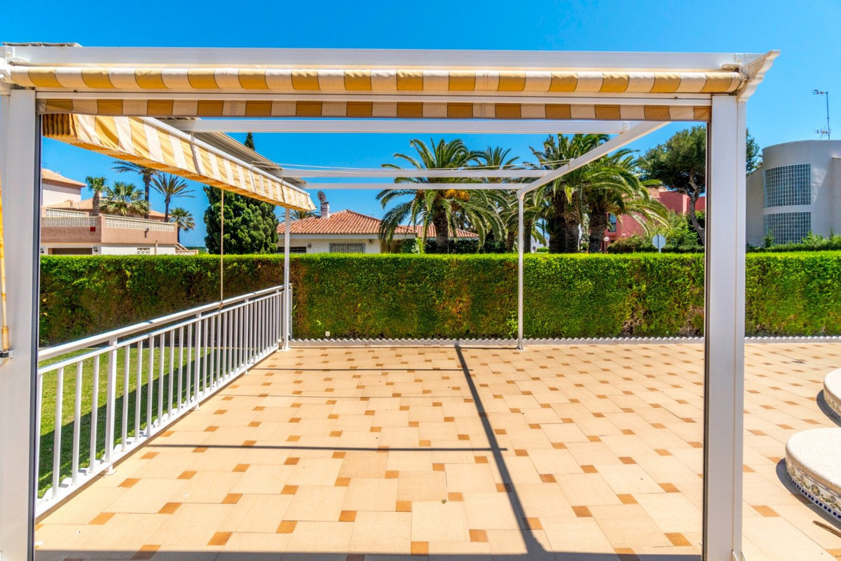 ShowFeedImage House – Detached Villa in Torrevieja
