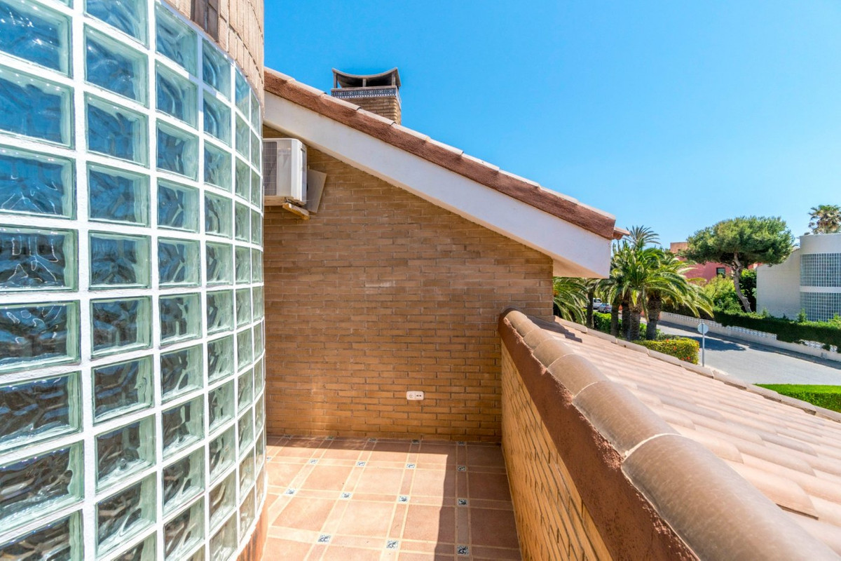 ShowFeedImage House – Detached Villa in Torrevieja