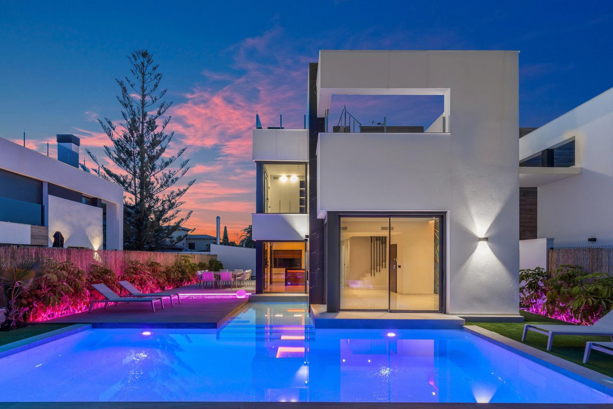 ShowFeedImage House – Detached Villa in Torrevieja